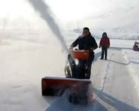 Souffleuse à neige professionnelle souffleuse à neige pas cher brosse souffleuse à neige avec moteur chasse-neige outil de balayage