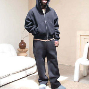 Conjunto de Sudadera con Capucha y Pantalones Deportivos Extra Grandes con Logotipo Personalizado para Hombre, Fabricante de Conjuntos Deportivos de Algodón 100% con Corte Acampanado - Product Image 1