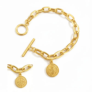 Pulsera de Moda con Cruz de San Benito Diseñada con Cadena de Clip de Acero Inoxidable 304 Chapada en Oro de 18K, Joyería Informal para Uso Diario - Product Image 5