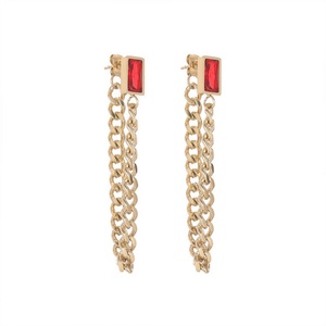 Boucles d'oreilles clous haut de gamme en zircon cubique avec breloque et pampilles sur chaîne cubaine délicate - Product Image 1