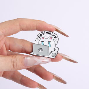 Épinglette en émail « Cries in Corporate » avec citation amusante sur <span class=keywords><strong>le</strong></span> thème des chats et des animaux, « No Time Cry I Hate It Here », broche, badge de revers, bijou, cadeau - Product Image 4