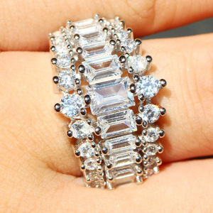 Anello Premium Placcato in Oro Bianco con Zirconi per Donne, Elegante Gioiello da Sposa e Accessorio di Moda - Product Image 3