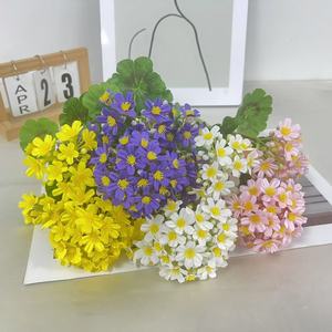 Bouquet di Margherite Artificiali Longstar Vibranti, Fiori Finti Multicolore con Foglie Verdi Realistiche, Artigianato Moderno Fatto a Mano - Product Image 1