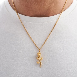 Sophisticated rose gold necklace of the 