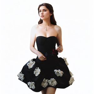 Lourde tridimensionnelle florale sans bretelles petite robe noire robe de soirée décontractée pour les saisons printemps été automne - Product Image 1