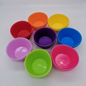 Paquete de 10 Moldes de Silicona para Cupcakes y Muffins, Redondos y Coloridos, de 7 cm, para Hornear - Product Image 3