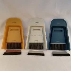 Juego de <span class=keywords><strong>Mini</strong></span> Escoba y Recogedor Ecológico UCO, Cepillo de Nylon, Esponja y Raspador <span class=keywords><strong>para</strong></span> Limpiar Mesas/Encimeras, Pelo de Mascotas y Pequeños Desordenes - Product Image 3