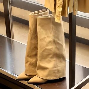 Botas de Mujer con Tacón Grueso y Punta Puntiaguda para Otoño e Invierno, Modelo 820-1, Botas Largas Retro de Tacón Alto, Botas Vaqueras Occidentales - Product Image 1