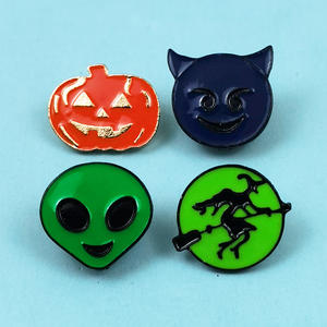 Broche <span class=keywords><strong>de</strong></span> aleación esmaltada con diseño <span class=keywords><strong>de</strong></span> cabeza <span class=keywords><strong>de</strong></span> demonio alienígena <span class=keywords><strong>de</strong></span> Halloween, estilo caricatura, calabaza, <span class=keywords><strong>bruja</strong></span>, insignia <span class=keywords><strong>de</strong></span> terror, accesorio <span class=keywords><strong>de</strong></span> personalidad - Product Image 3