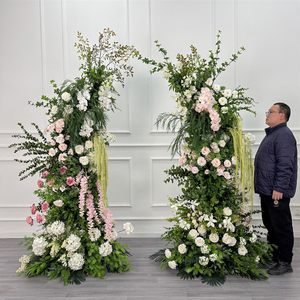 Arco de Trompeta de Seda Hecho a Mano de Estilo Lujoso con Rosas Artificiales para Bodas, Pascua, Navidad - Tamaño y Color Personalizables - Product Image 1