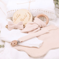 Coffret Cadeau Naissance Tongtu 2024 : Couverture à Pompons, Chaîne de Sucette, Combinaison en Crochet, Jouet à Mordre Lapin en Coton et Bois pour Nouveau-né