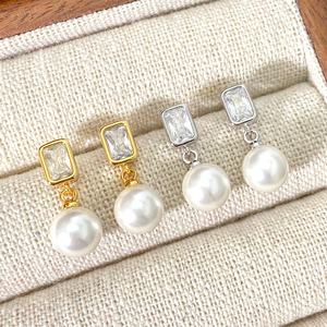 Pendientes de Perlas y Circonitas con Baño de Oro de 18K, Diseño Baguette, Joyería Moderna para Mujer - Product Image 5