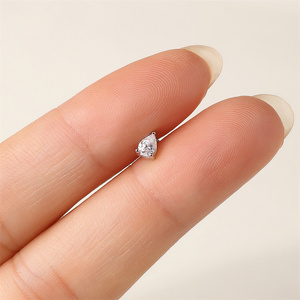 Piercing de Plata de Ley S925 con Moissanita y Circonita Cúbica, Diseño Clásico de Pera Geométrica Marquise, con Parte Trasera Plana para Cartílago - Product Image 3