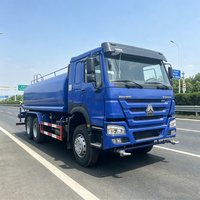 Camion-citerne SINOTRUK HOWO 6x4 à faible entretien pour projets de nettoyage routier, pièces résistantes à l'usure, modes de travail multiples