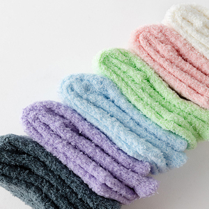 Chaussettes Chaudes et Douces Antidérapantes en Peluche pour Femmes – Idéales pour Dormir - Product Image 3