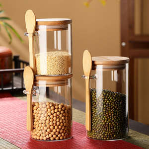 Bocal à Épices en Verre Borosilicate Rond Soufflé à la Main 15oz, Qualité Alimentaire, Transparent, avec Couvercle en Liège et Bambou, et Cuillère - Product Image 1