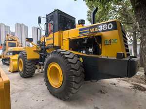 Komatsu WA380-3 d'occasion certifié, modèle 2022 |   Chargeuse sur pneus robuste, capacité de charge nominale de 6 tonnes, puissance de 174 kW - Vidéo - Product Image 4