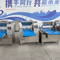 Ligne de production automatique de gâteaux et de chocolats, machine à fabriquer des biscuits et des gâteaux avec un distributeur de pâte en état neuf
