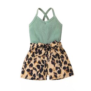 Mono de verano para niñas con tirantes y estampado de leopardo, ropa infantil casual, pantalones cortos con costuras de tira. - Product Image 3