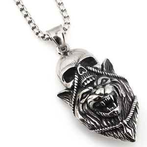 Joyería Vikinga, Colgante con Amuleto Nórdico, Joyería Celta, Collar con Colgante de Lobo y Calavera - Product Image 3