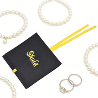 Vente en gros de sacs à bijoux en microfibre noire personnalisés, pochettes à bijoux avec logo en feuille d'or