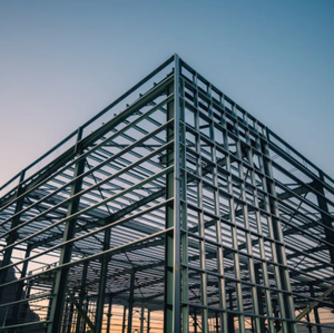 מבנה פלדה מודרני טרומי בעל מפתח גדול, מסגרת פלדה כבדה Q355B, תקן EN, מחסן מתכת טרומי, סדנה, משרד - Product Image 2