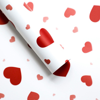 Papier d'emballage en rouleau en plastique imperméable pour fleuriste, motif cœur rouge, style bouquet de fleurs de créateur coréen, fournitures florales pour emballage cadeau