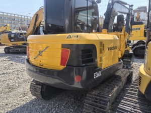 Excavatrice sur chenilles Volvo EC60C d'occasion de haute qualité |   Fabriqué en Suède |   Composants hydrauliques d'occasion de 6 tonnes |   1 an |   Expédition immédiate - Product Image 4