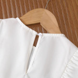 Ensemble de printemps pour petites filles en gros, haut blanc à manches bouffantes en coton et <span class=keywords><strong>jupe</strong></span> en similicuir, 2 pièces, costume pour filles - Product Image 4