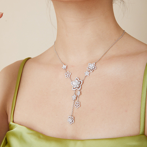 Fünf kleine Blumen-Quasten-Halsketten, geeignet für vielseitige Accessoires für den Alltag, Geschenke und Hochzeiten - Product Image 1