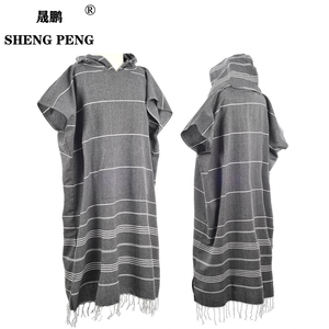 Venta al por mayor a granel Cambio de rayas Surf Coton Terry toalla deporte Poncho turco con capucha toalla bebés comedor Navidad - Product Image 1