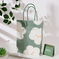 Anpassbare Logo Kraft Papiertüte Hot Stamp ing Wieder verwendbare Geschenk verpackung für Kleidung Schuhe Kerzen Crafts Food