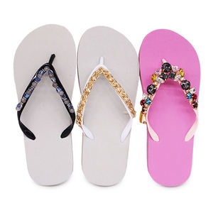 Personalizado verano plano brillo cristal correas Casual mujer chica suave playa nueva moda Zapatillas Anti suela chanclas Chanclas - Product Image 1