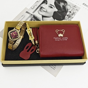 Set de Regalo de Relojes de Mujer en Tendencia 2026 con Brazalete de Aleación y Cartera de Cuero PU para Ella - Product Image 5
