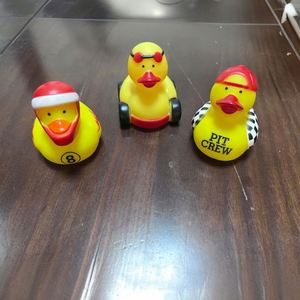Canards en caoutchouc pilotes de course avec casque de pilote et casquette de baseball, jouets de bain et canard jeep - Product Image 2