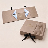 Boîte cadeau rigide pliable personnalisée pour vêtements avec nœud en ruban de satin pour vêtements de sport, emballage magnétique pliable pour vêtements