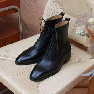 Chaussures pour hommes en cuir véritable de haute qualité, personnalisées, dans un style habillé formel, avec un design de laçage élégant. - Product Image 2