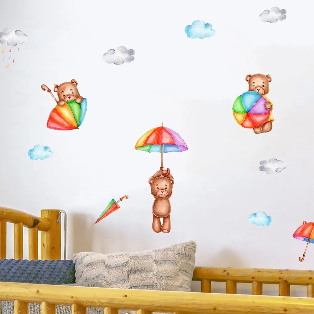 Orsetto autoadesivo del fumetto nuvoloso con adesivi murali per ombrellone per la camera dei bambini