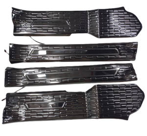 WSD อุปกรณ์ป้องกันธรณีประตู LED สำหรับ2023 Toyota Innova บันไดข้างประตู - Product Image 1