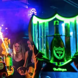 Luz verde recarregável DomPerignon Champanhe garrafa apresentador escudo glorificador exibir serviço VIP para festa de casamento boate