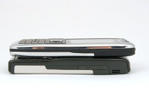 Teléfono Móvil con Teclado en Inglés, Ruso y Árabe, Doble SIM, Modelo E51 con Pantalla TFT de 2.0 Pulgadas y Batería de 1050 mAh - Product Image 6
