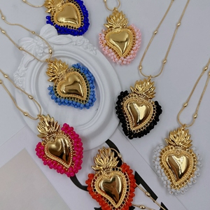 Collana da Donna con Ciondolo del Sacro Cuore di Gesù Circondato da Perline Miyuki Colorate, in Rame Placcato Oro 18k - Product Image 4
