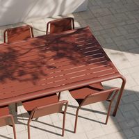 Ensemble table et chaises carrées longues et compactes pour extérieur, idéal pour cour, balcon ouvert, terrasse, café, mobilier de loisirs pour patio