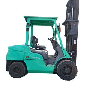Montacargas Mitsubishi 3T FD30 de Segunda Mano, Alta Calidad, Diésel, Hidráulico, Desplazador Lateral, Neumáticos Sólidos, Mástil de Dos Etapas - Product Image 1