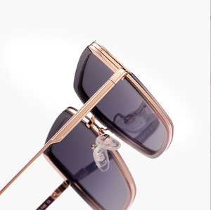 แว่นกันแดดโพลาไรซ์ทรงเว้ารุ่นใหม่สำหรับผู้หญิง กรอบสีน้ำเงิน ป้องกันรังสียูวี 400 คุณสมบัติทางแสงแบบออพติคอล ดีไซน์ทันสมัย เลนส์ Tac เหมาะสำหรับขับรถ - Product Image 4