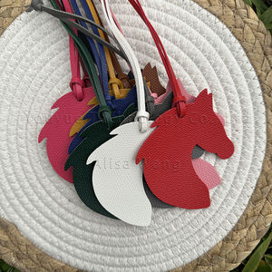 Prêt Stock PU cuir Qatar sac pendentif personnalité tête <span class=keywords><strong>de</strong></span> <span class=keywords><strong>cheval</strong></span> sac en cuir pendentif ornement porte-clés pendentif lanière - Product Image 2