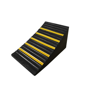 ลิ่มยางรองล้อรถยนต์แบบหนาพิเศษพร้อมที่จับ - Product Image 1