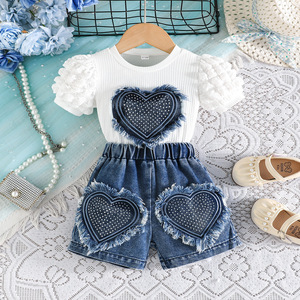 Completo Estivo 2026 per Bambine: Top con Maniche a Sbuffo e Cuore, Shorts in Denim - Set Due Pezzi Abbigliamento Coreano per Bambine - Product Image 1