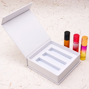 Botella de <span class=keywords><strong>perfume</strong></span> personalizada de bajo <span class=keywords><strong>precio</strong></span> OEM, caja de papel de regalo con tapa magnética cosmética de cartón - Product Image 5