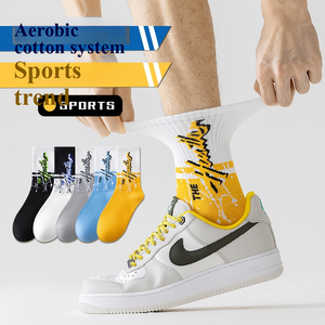 Chaussettes jeunesse garçons printemps et automne mi-chaussettes 7A chaussettes de sport de <span class=keywords><strong>basket</strong></span>-ball antibactériennes et odorantes - Product Image 1